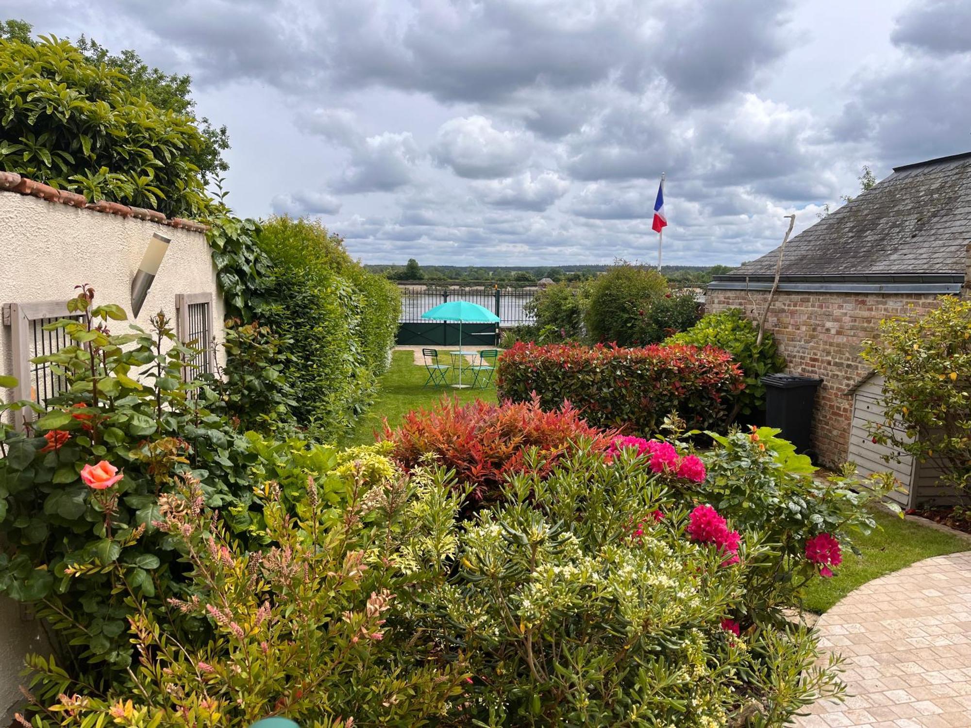 Gite La Fleur De Seine Villequier Экстерьер фото